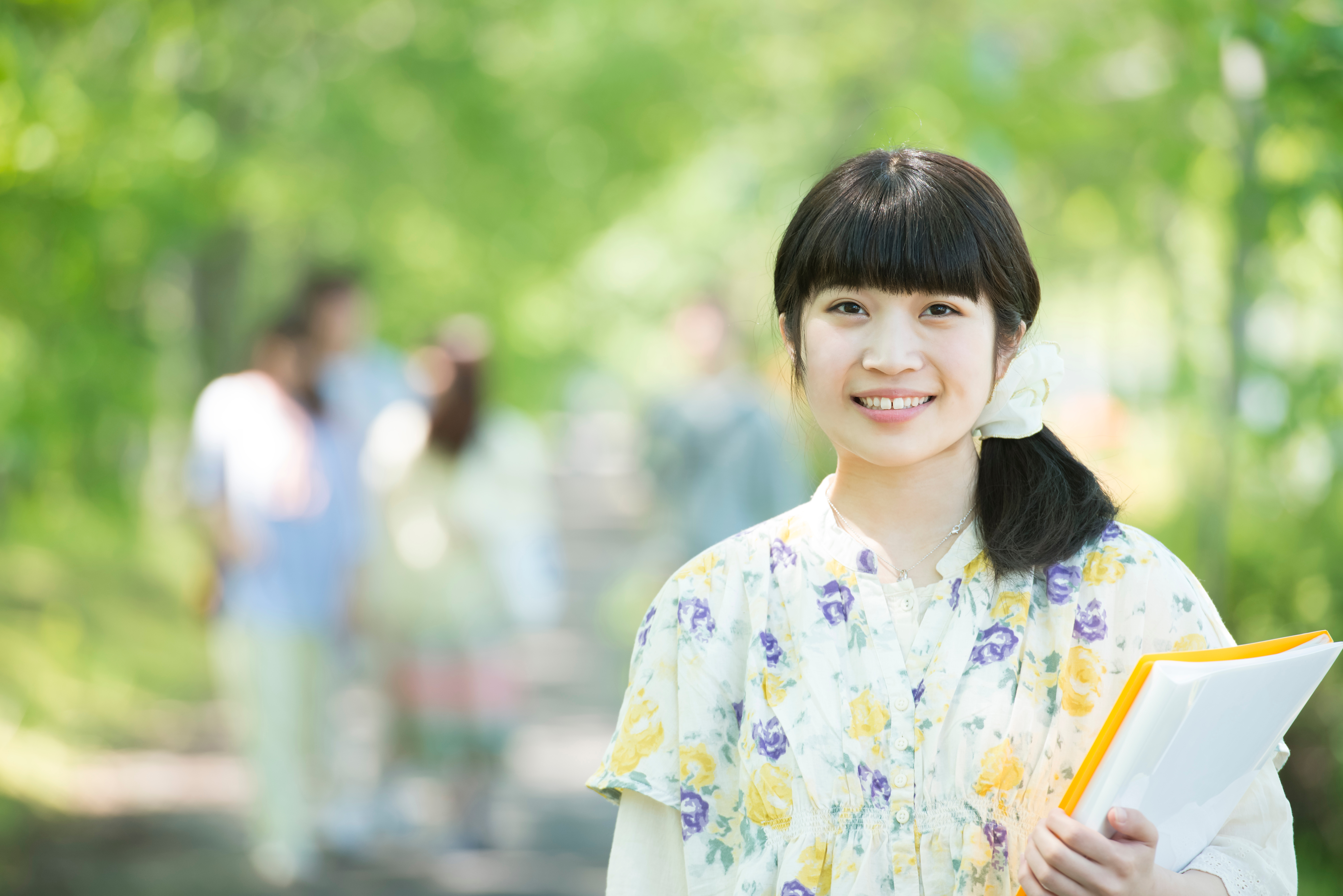 オンラインで高校生に寄り添って指導する現役大学生の講師
